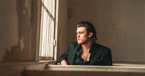 Jameson sits down with Logan Crosby to discuss his foray into singing Country Music, His Christian music influences, Tik Tok, The Athens &39;Country Scene&39;, Nashville, Writers Rounds, UGA, Milledgeville, Ambitions, Covers, Being Cousins with Jason Aldean and so much more. . Logan crosby country singer